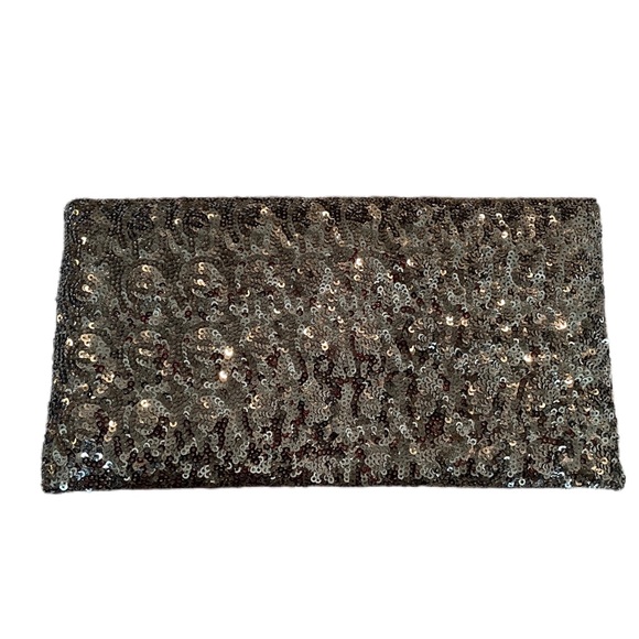 NWT Crabtree & Evelyn beaded silver sequin clutch - Picture 2 of 7